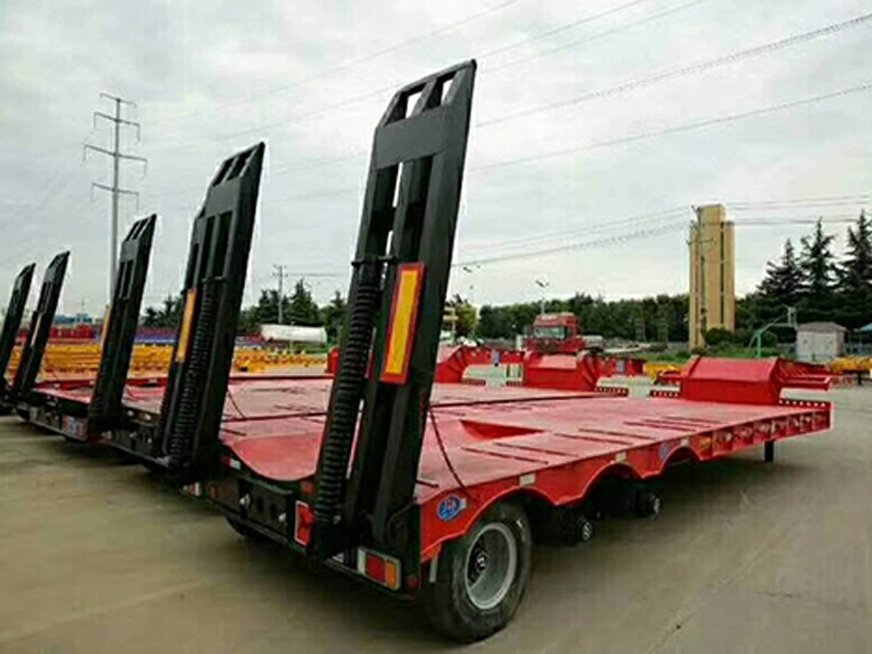 勾機板半掛車
